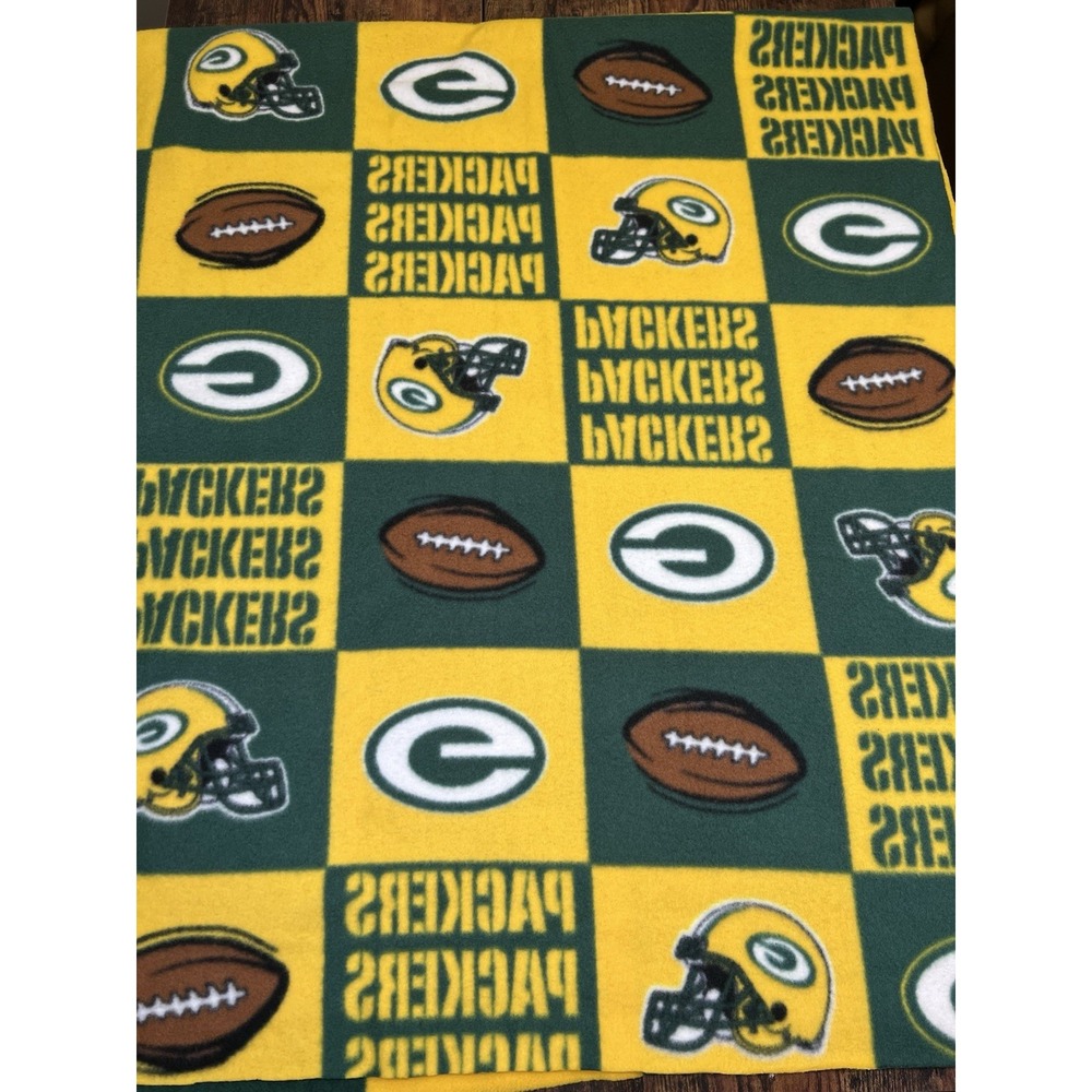 GREEN BAY PACKERS FLEECE THROW LAP STADIUM BLANKET Very Soft 68" x 28"